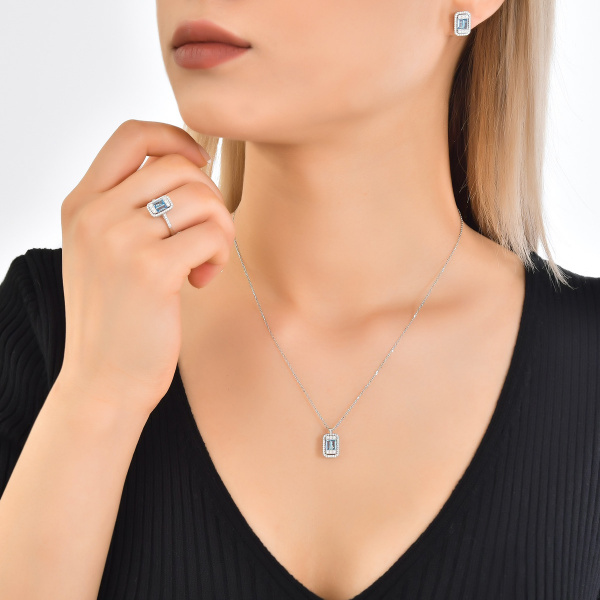 Золотое колье с бриллиантами и топазами Diamond Love AKL03257-W