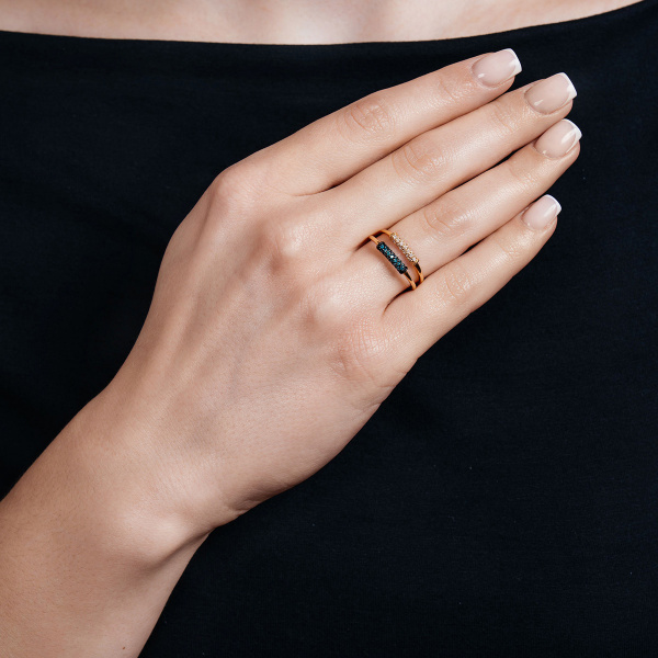 Золотое кольцо с голубыми бриллиантами Naviblue R2986