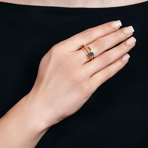 Золотое кольцо с голубыми бриллиантами Naviblue R2980-P-BD